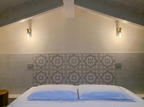 Charming Attic Apartment With Spacious Balcony & Swimming Pool